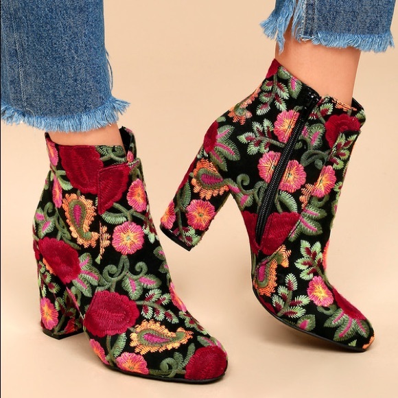 Lulus Shoes - NWOT Rosebud Floral Embroidered Ankle Booties